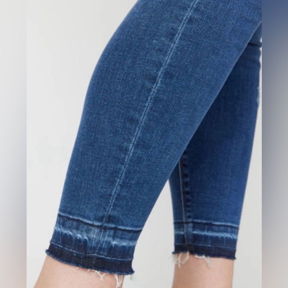 SPANX Medium Wash Distressed Ankle Skinny Jeans in Size Medium - Picture 3 of 16